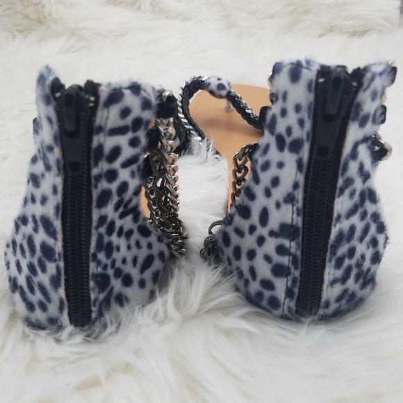 Leopard Print Flat Sandals with Chain Detail - Picture 4 of 6